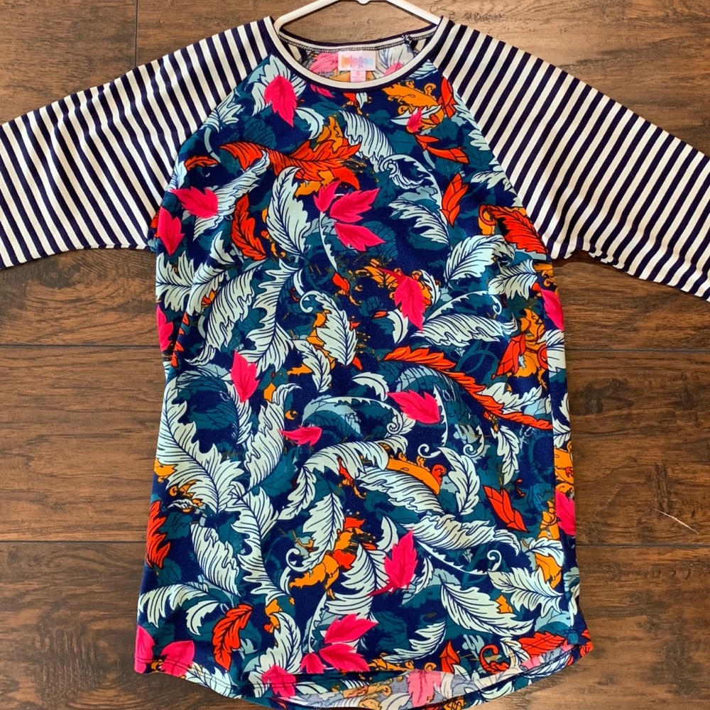 Lularoe Small Randy Tee